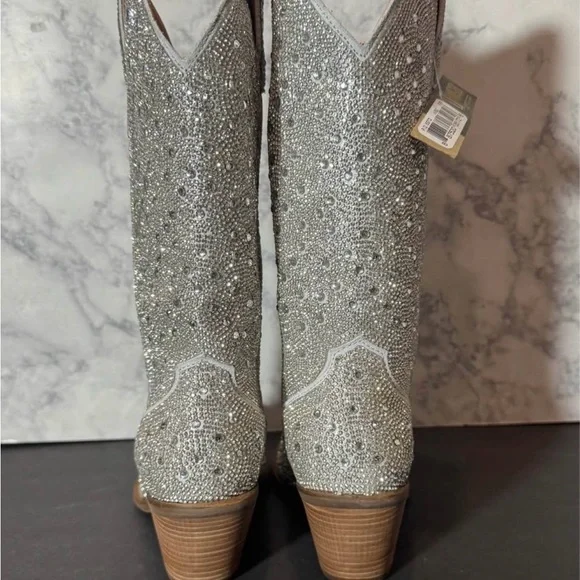 Dingo Women's Glittering Silver Heeled Boots - Picture 4 of 5